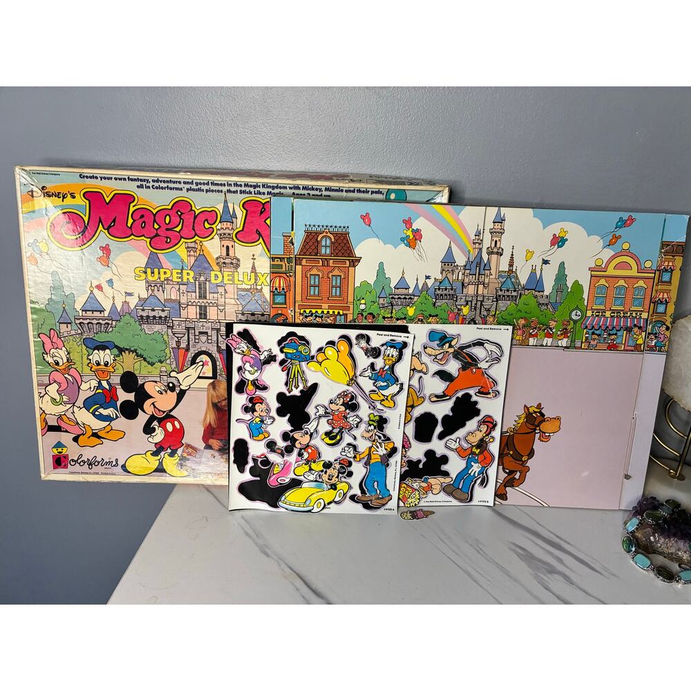 1986 Disney Magic Kingdom Super Deluxe Colorforms Play Set — Bright, Complet
